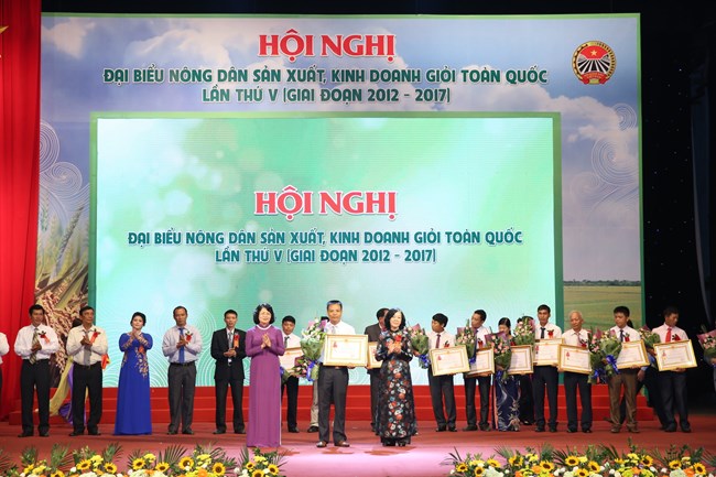 Nông dân sản xuất giỏi góp phần xây dựng nông thôn mới bền vững. (24/9/2017)